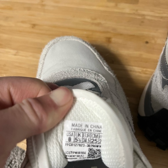 Women’s size 8 Reebok az in good condition suede is to - Picture 10 of 11